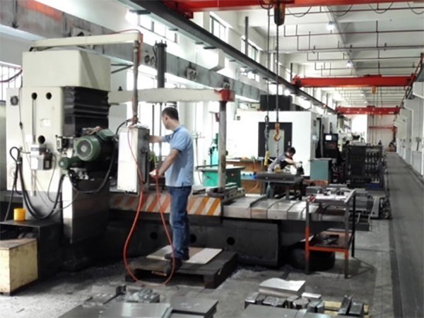 Precision milling machine
